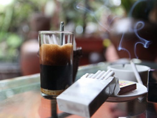 CÀ PHÊ VÀ THUỐC LÁ MỘT CẶP ĐÔI KHÔNG HOÀN HẢO
