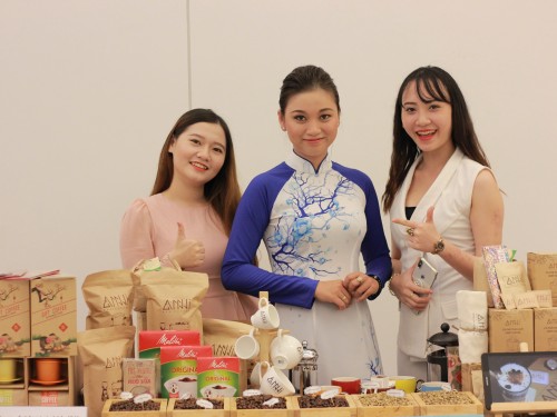 Đêm Gala kỉ niệm 3 năm thành lập câu lạc bộ Doanh Nhân Bến Tre và ra mắt sản phẩm mới năm 2019