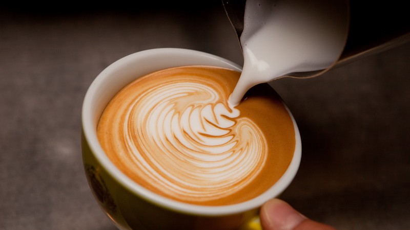 Làm cappuccino, latte art bằng bình french press